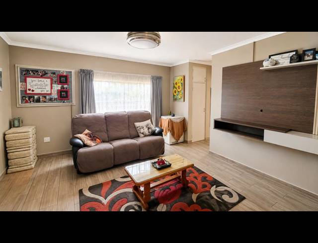 5 BEDROOM HOUSE FOR SALE IN WIERDA PARK